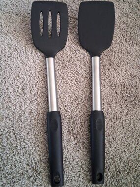 2 Pcs Spatulas Stainless Steel Handle Coated with Silicone Heat Resistant